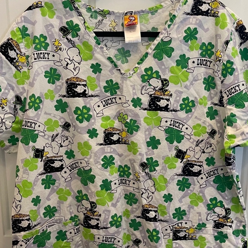 Peanuts ScrubStar Snoopy St Patricks Day Scrub Top XL Shamrock Pot of GoldCotton